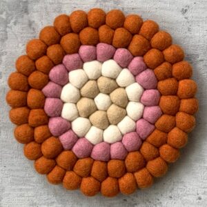 Onderzetter Vilt Bolletjes - Oranjebruin, Roze, Wit, Beige - 20cm - Fairmade
