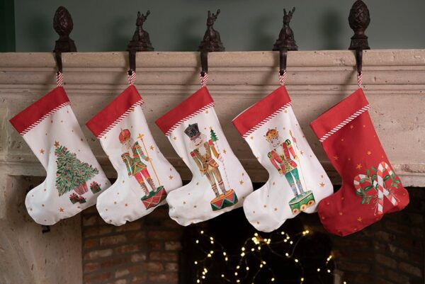 Clayre & Eef Kerstsok Decoratie Kerstsok 30*40 cm Wit Rood Katoen Notenkraker Kerstsok Hanger - Afbeelding 2