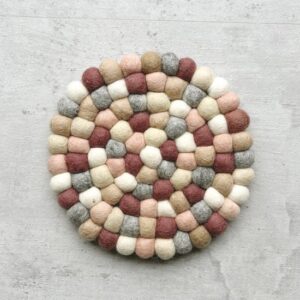 Beyoona - Vilten Onderzetter - Bolletjes - 20 cm - Roze